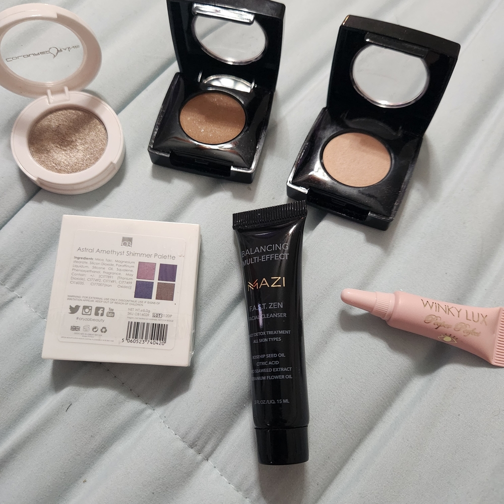Bundle Of Make-up And Facial Cleaner
